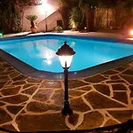 Luxury Pool Palace 4bedroom Prázdninový dům *