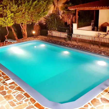 Luxury Pool Palace 4bedroom Nyaraló *
