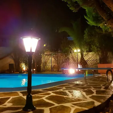Дом отдыха Luxury Pool Palace 4bedroom Олимпия