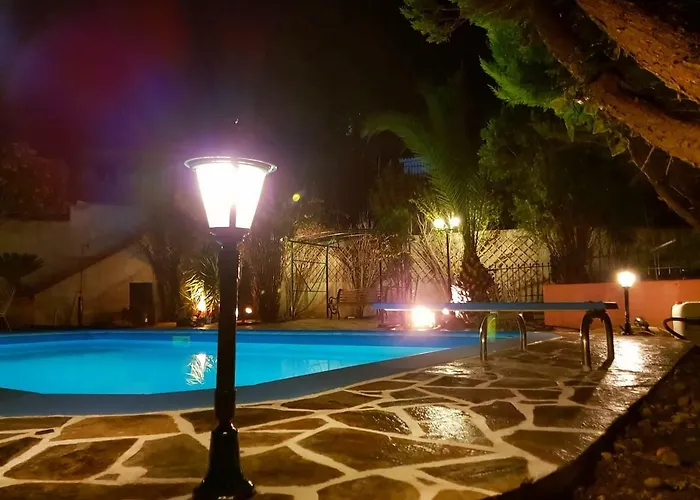 Дом отдыха Luxury Pool Palace 4bedroom Олимпия