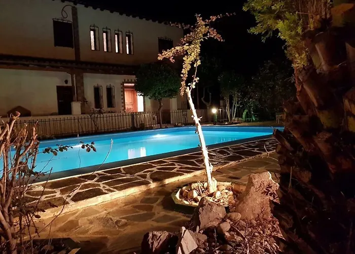 Дом отдыха Luxury Pool Palace 4bedroom Олимпия