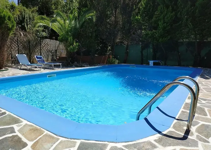 Дом отдыха Luxury Pool Palace 4bedroom Олимпия