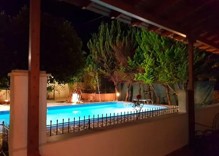 Luxury Pool Palace 4bedroom