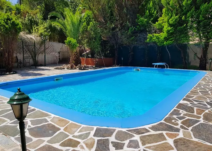 Luxury Pool Palace 4bedroom Дом отдыха Олимпия