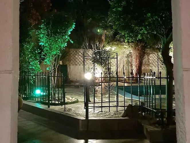 Vakantiehuis Luxury Pool Palace 4bedroom