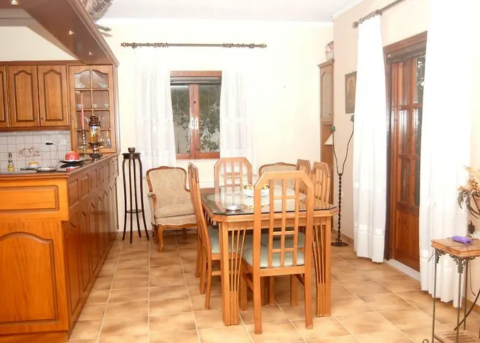 Дом отдыха Luxury Pool Palace 4bedroom