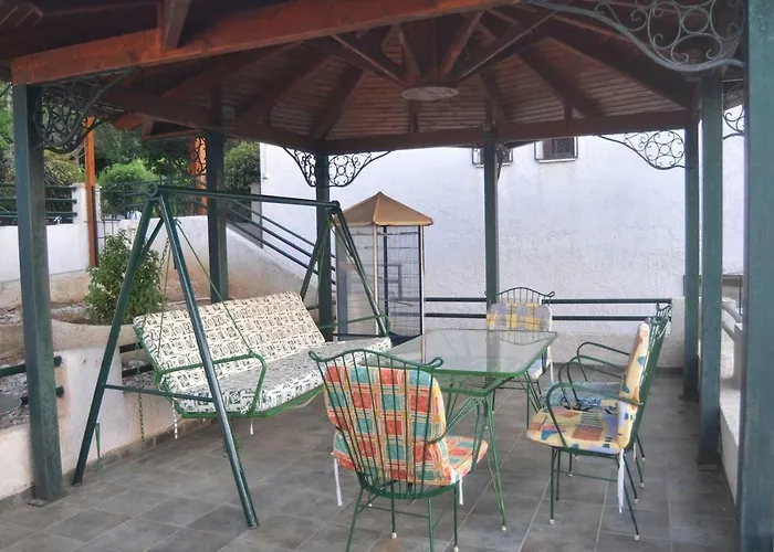 Luxury Pool Palace 4bedroom Дом отдыха Олимпия