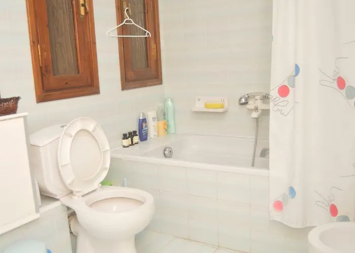 Luxury Pool Palace 4bedroom Дом отдыха Олимпия